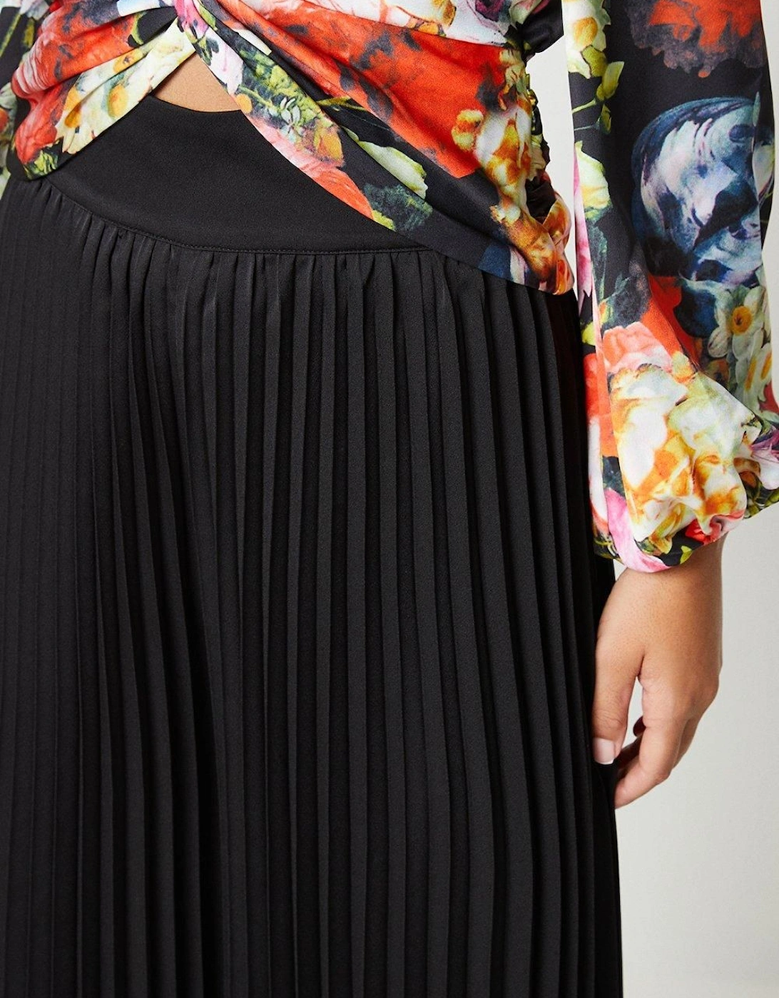 All Over Pleated Wide Leg Trousers