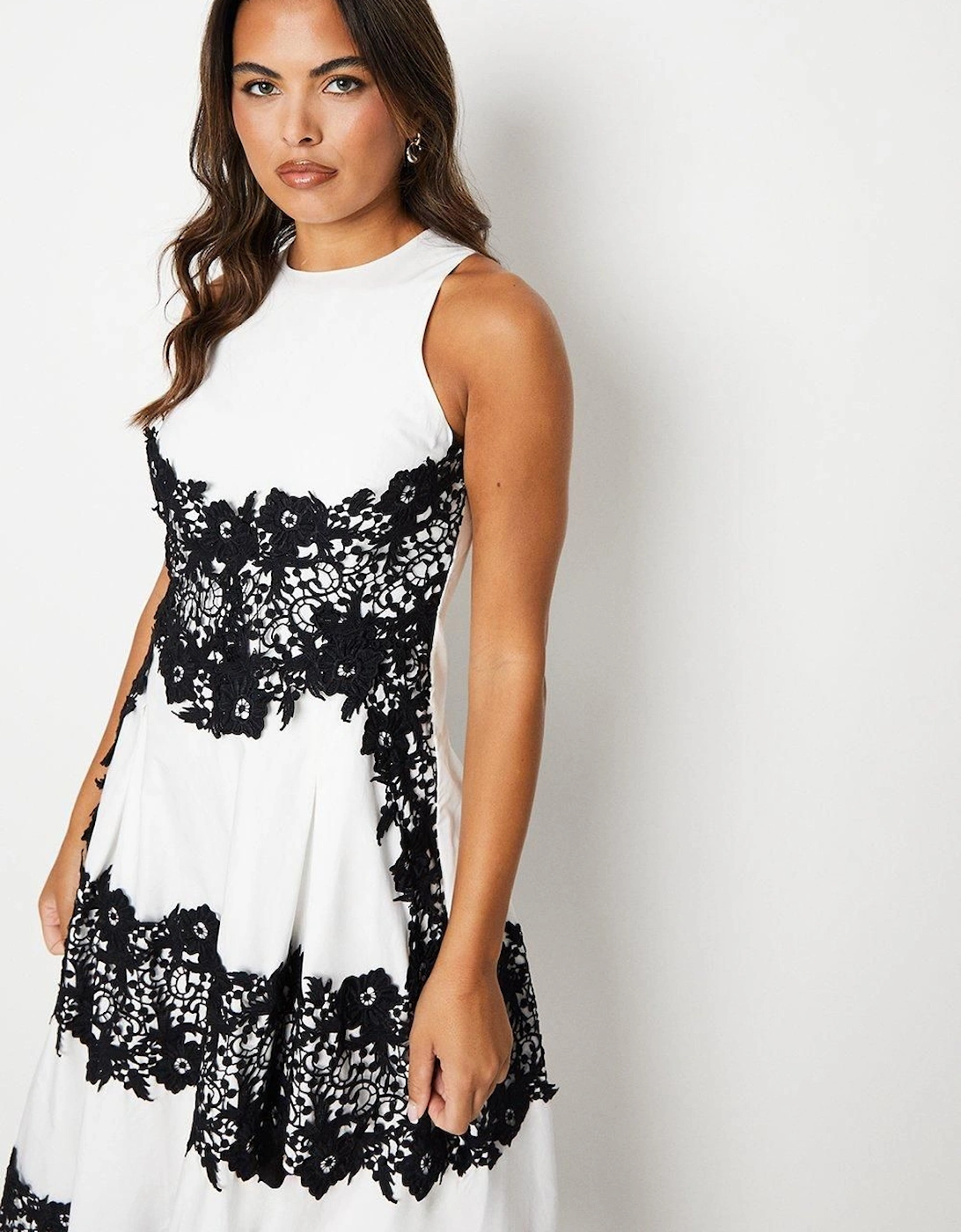 Lace Detail Sleeveless Midi Dress