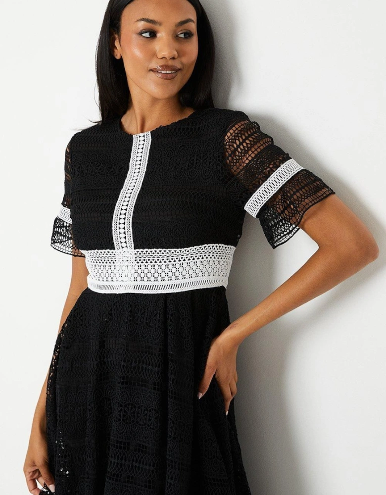 Lace Trim Detail Midi Dress