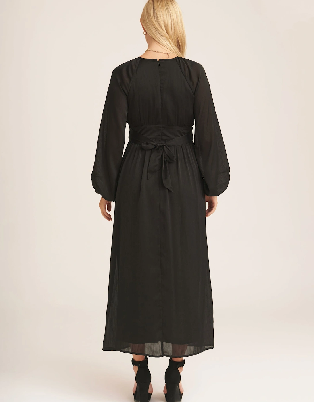 Black Crew Neck Twist Front Ruched Waist Maxi Dress