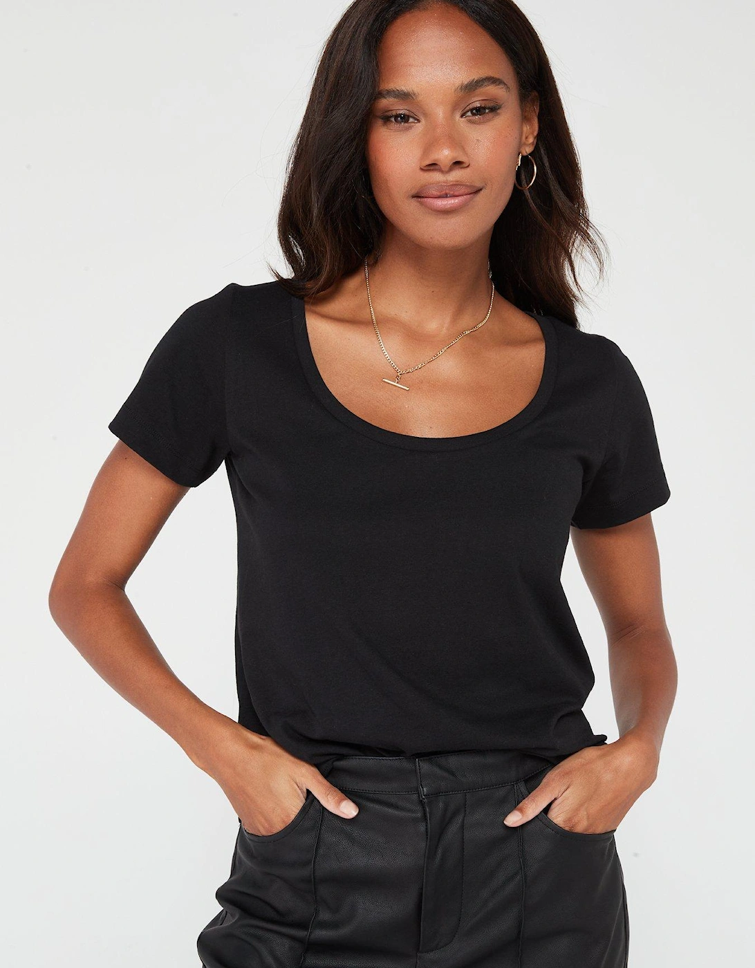 The Essential Scoop Neck T-Shirt - Black
