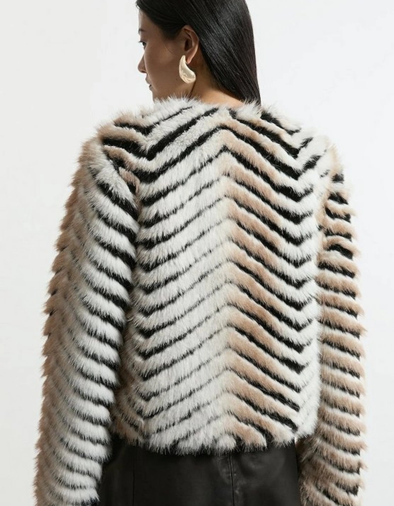 Pattern Faux Fur Collarless Jacket