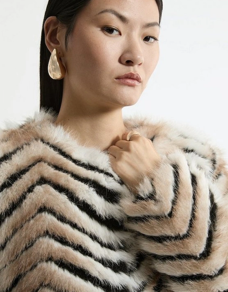 Pattern Faux Fur Collarless Jacket