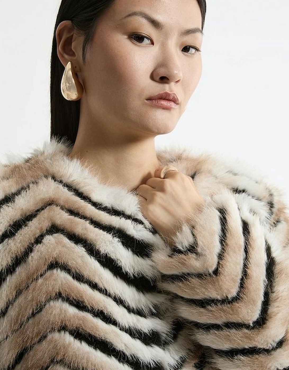 Pattern Faux Fur Collarless Jacket