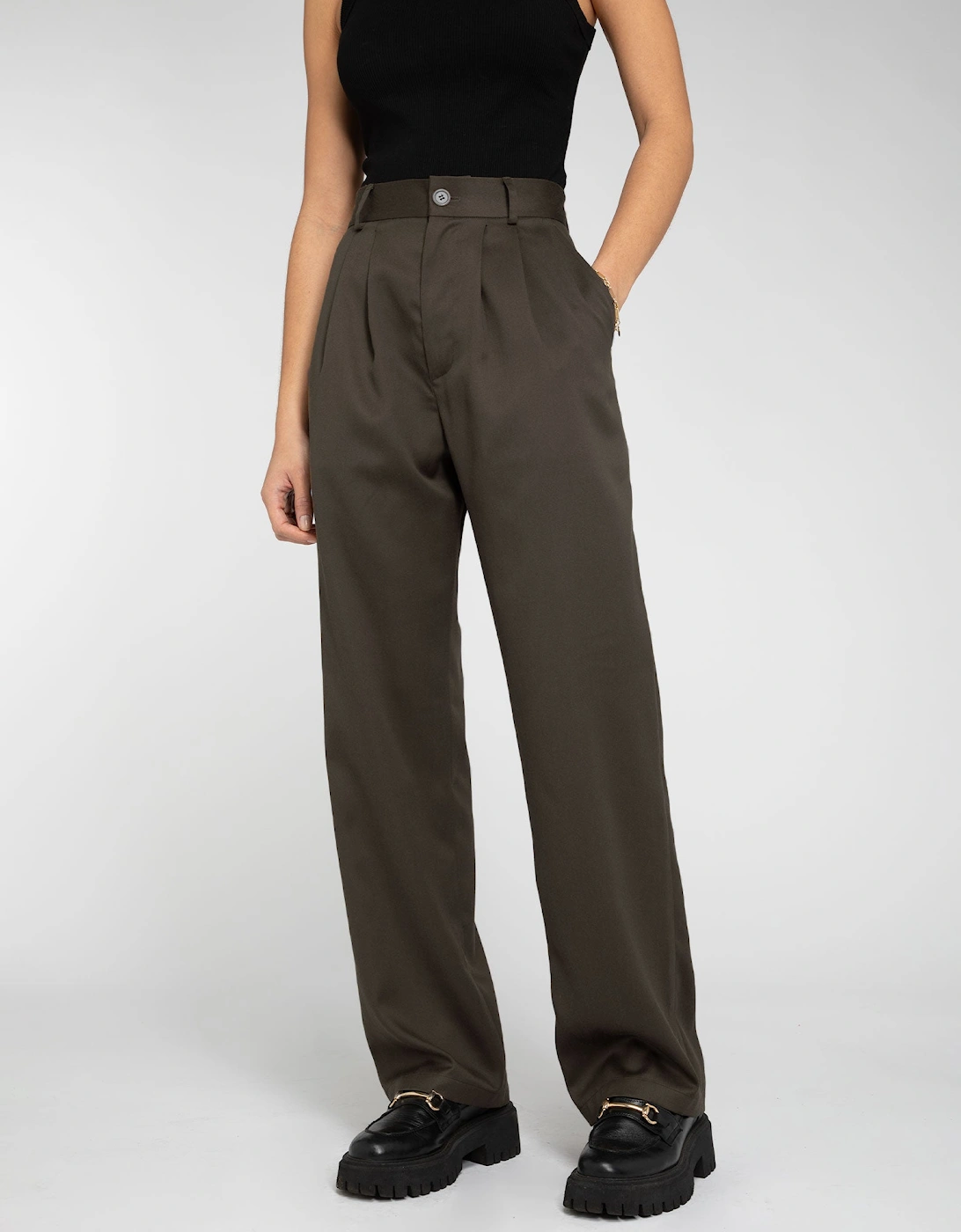 Cinnamon Relaxed Trousers in Mole Green