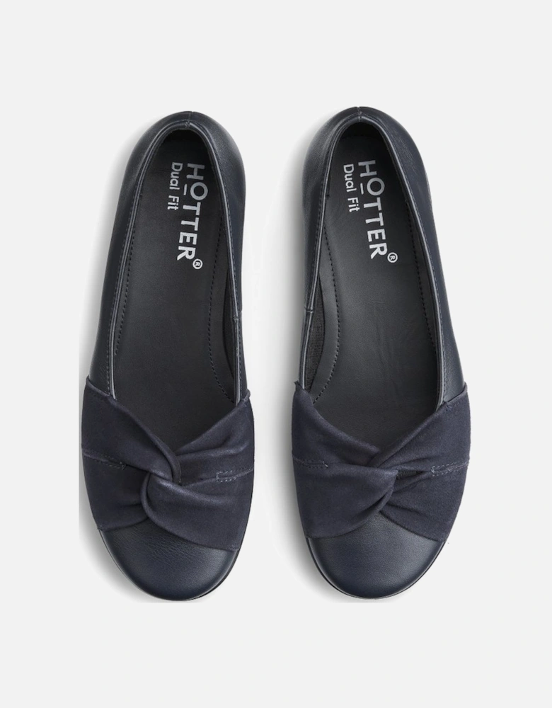 Lark Womens Casual Shoes