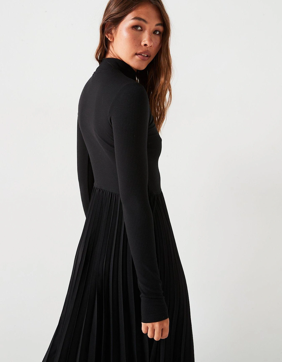 Pleated Long Sleeve Dress - Black