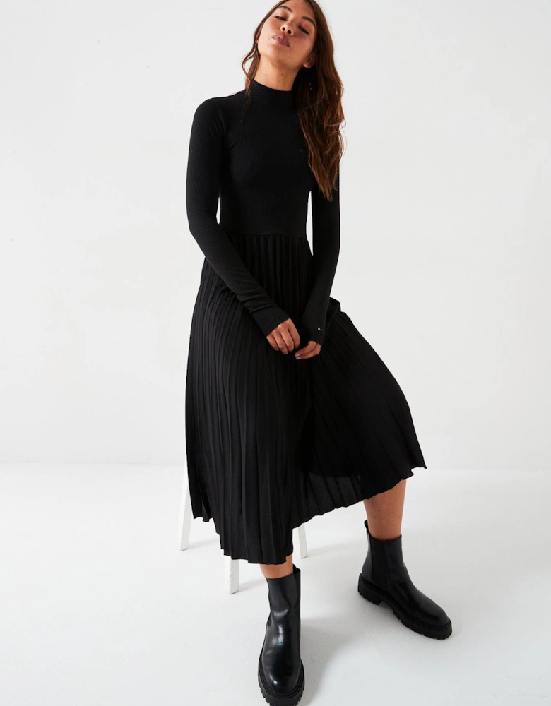 Pleated Long Sleeve Dress - Black