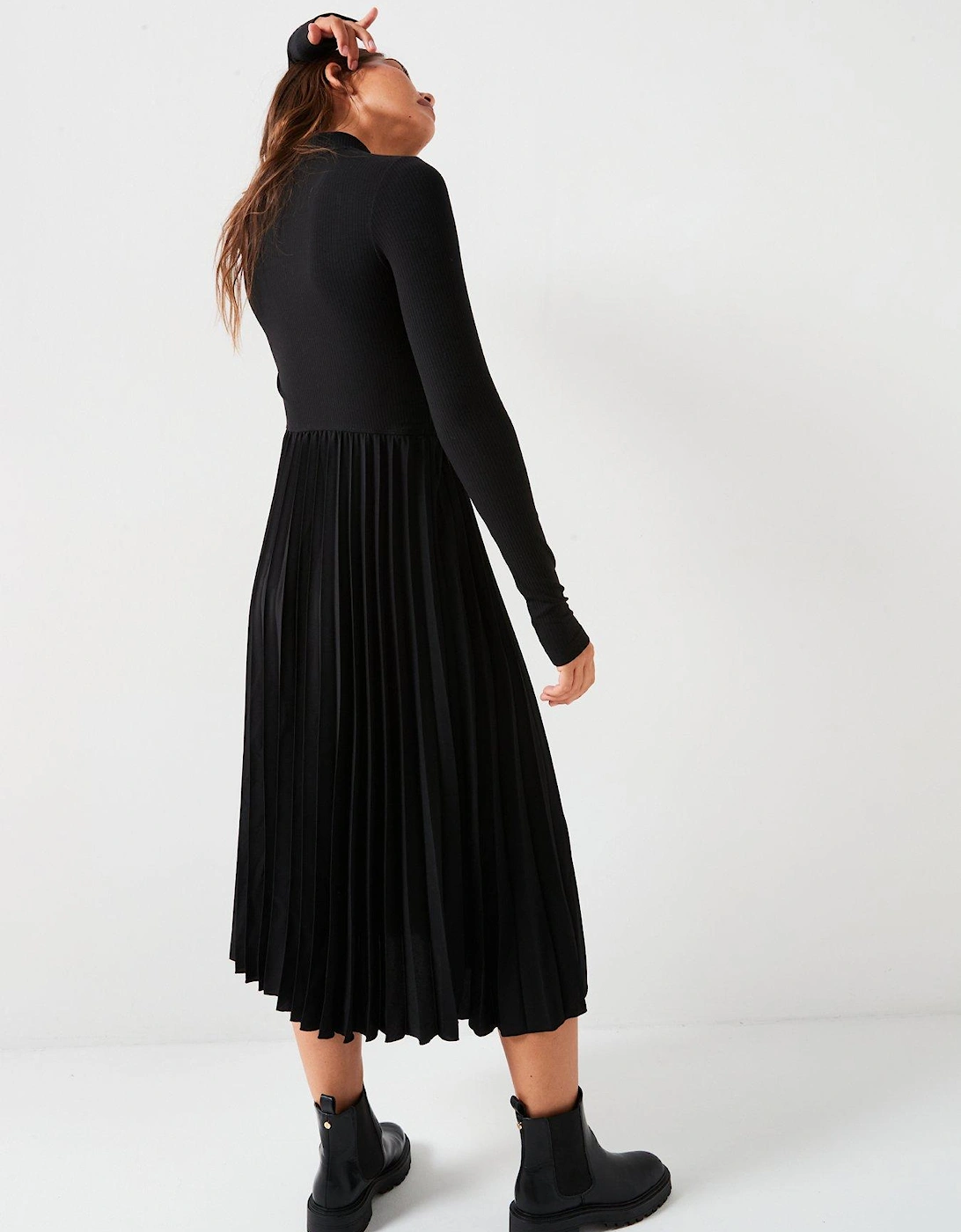 Pleated Long Sleeve Dress - Black