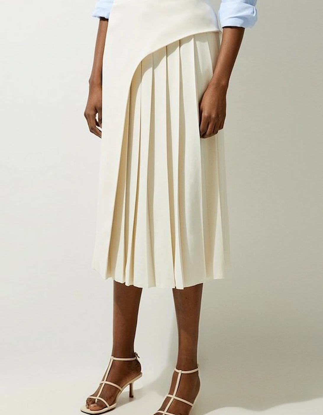 Tailored Buckle Detail Pleated Midi Skirt