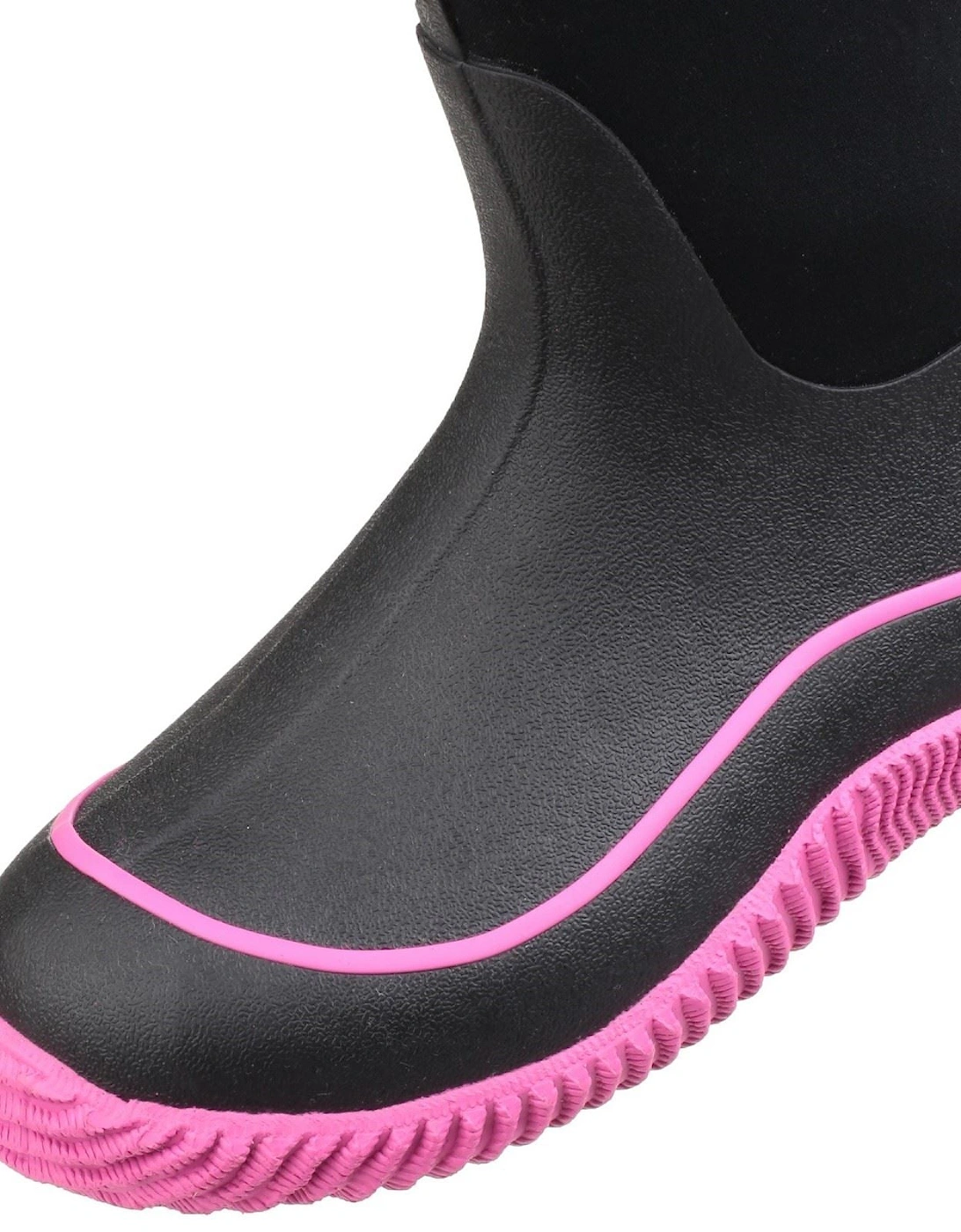 Muck Boots model Hale Pull On Wellington Boot Female in Black/Pink