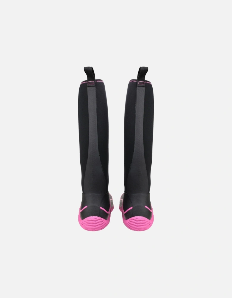 Muck Boots model Hale Pull On Wellington Boot Female in Black/Pink