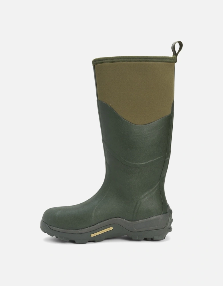 Muck Boots model Muckmaster Hi Wellington Boot Unisex in Moss