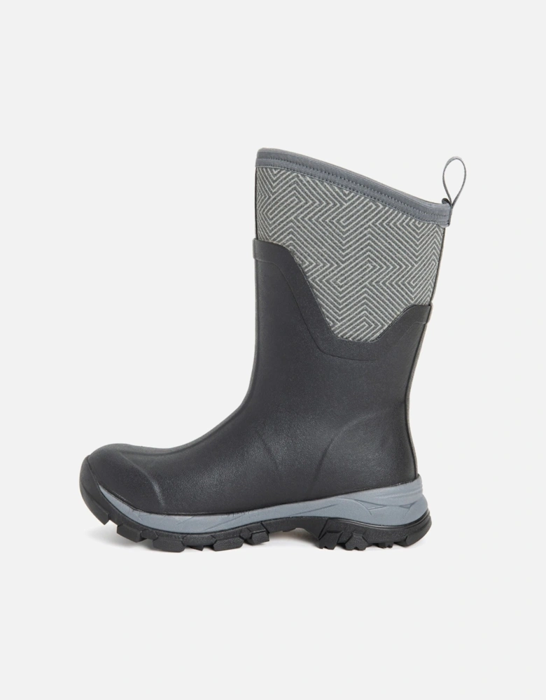 Muck Boots model Arctic Ice Mid Wellingtons Female in Black/Grey Geometric