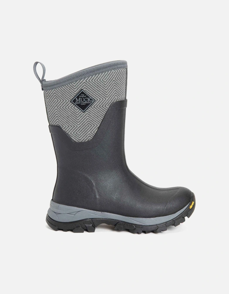 Muck Boots model Arctic Ice Mid Wellingtons Female in Black/Grey Geometric