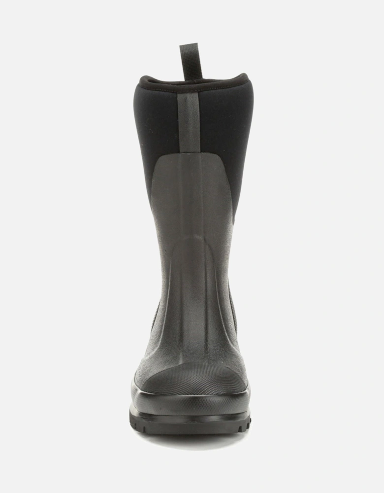 Muck Boots model Chore Classic Short Boots Female in Black