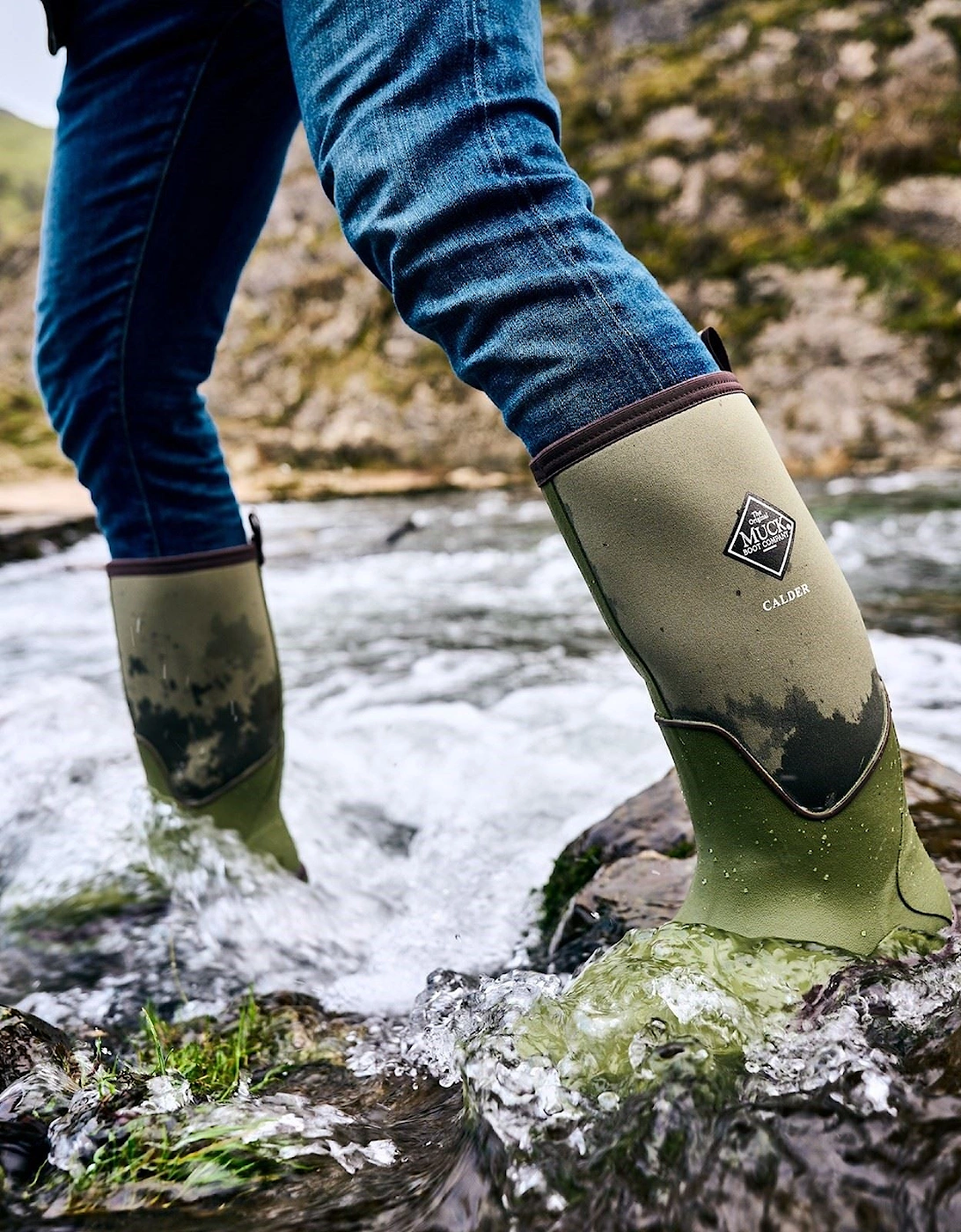 Muck Boots model Calder Wellingtons Male in Olive