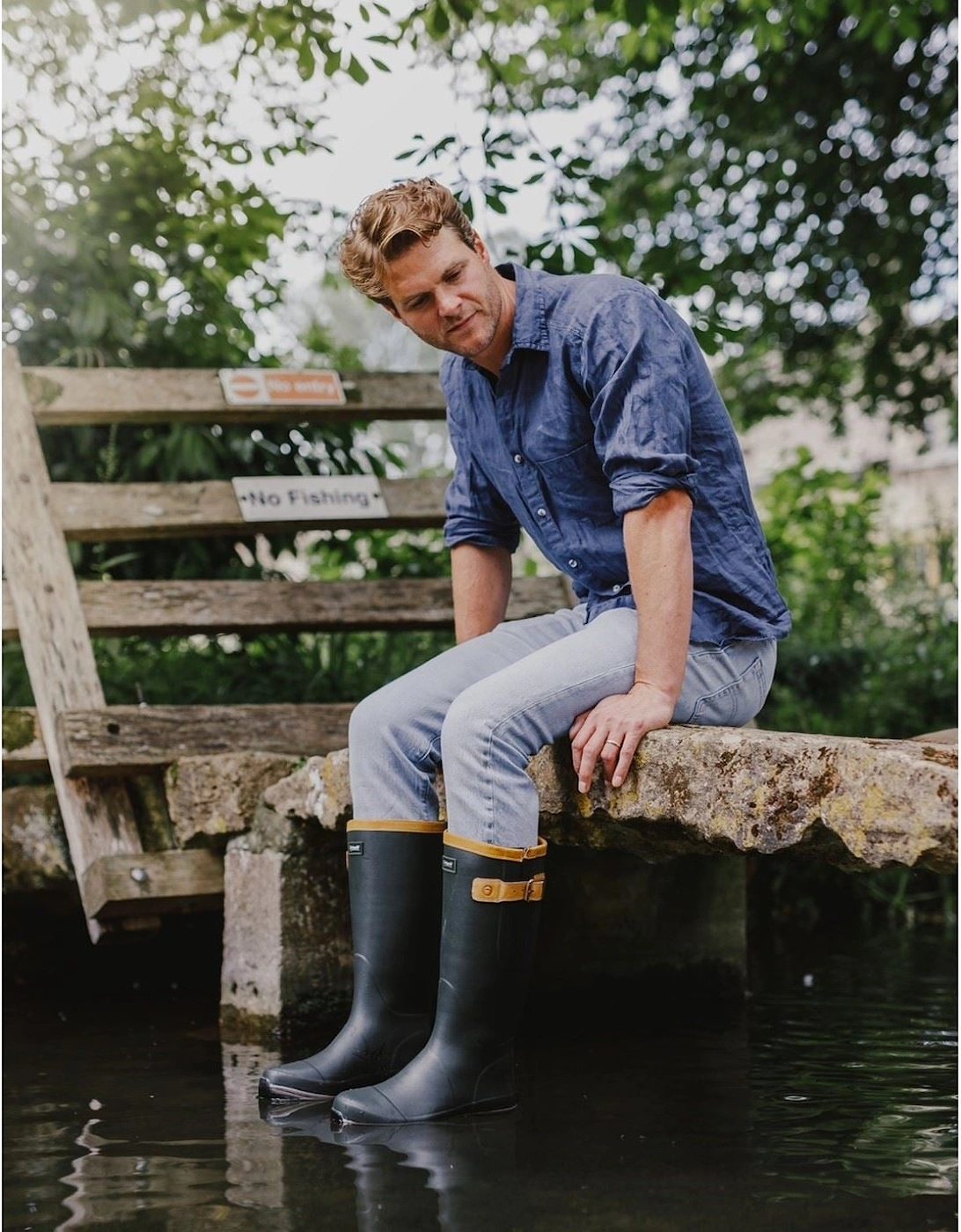 model Stratus Wellington Boot Unisex in Green