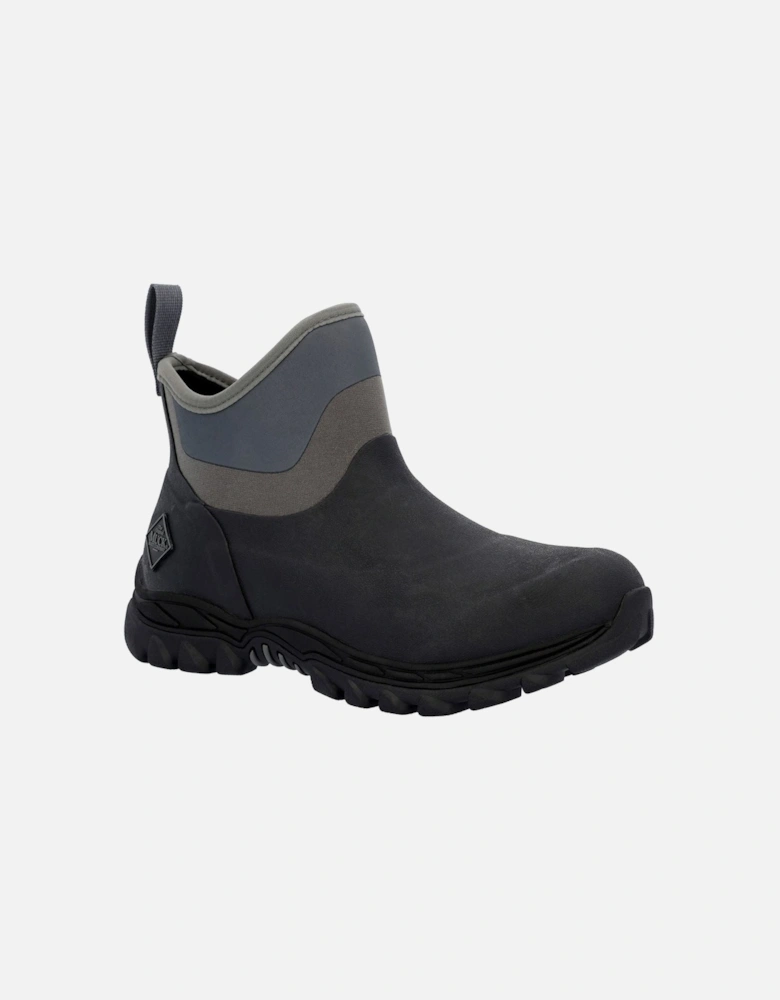 Muck Boots model Arctic Sport II Ankle Boot Female in Black/Grey