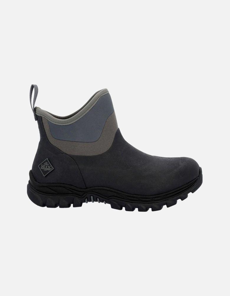 Muck Boots model Arctic Sport II Ankle Boot Female in Black/Grey