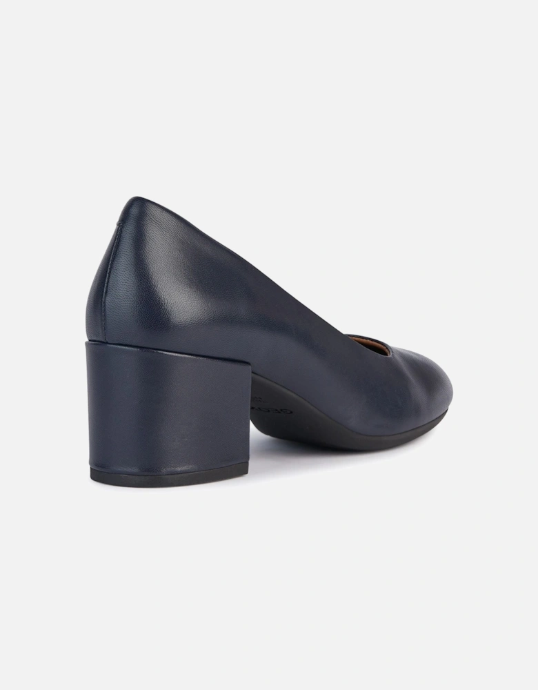 model D ELEANA A SHOES Female in Navy