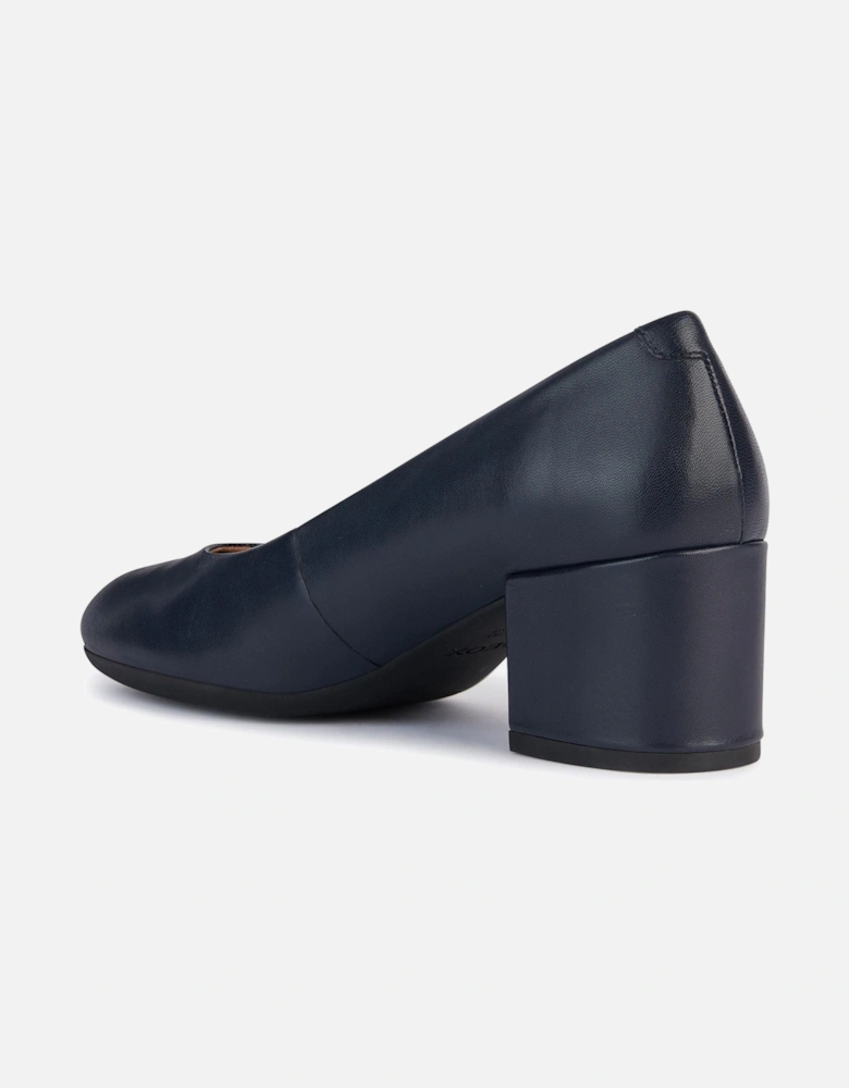 model D ELEANA A SHOES Female in Navy