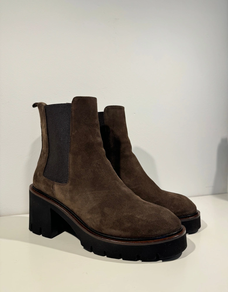 Brown suede pull on boots