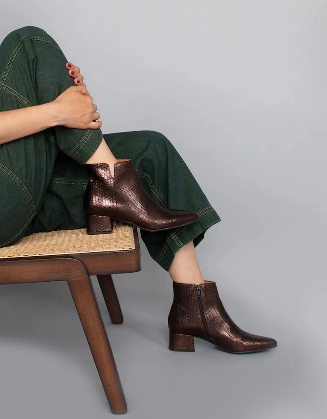 LEISEL BOOTS IN DARK BROWN