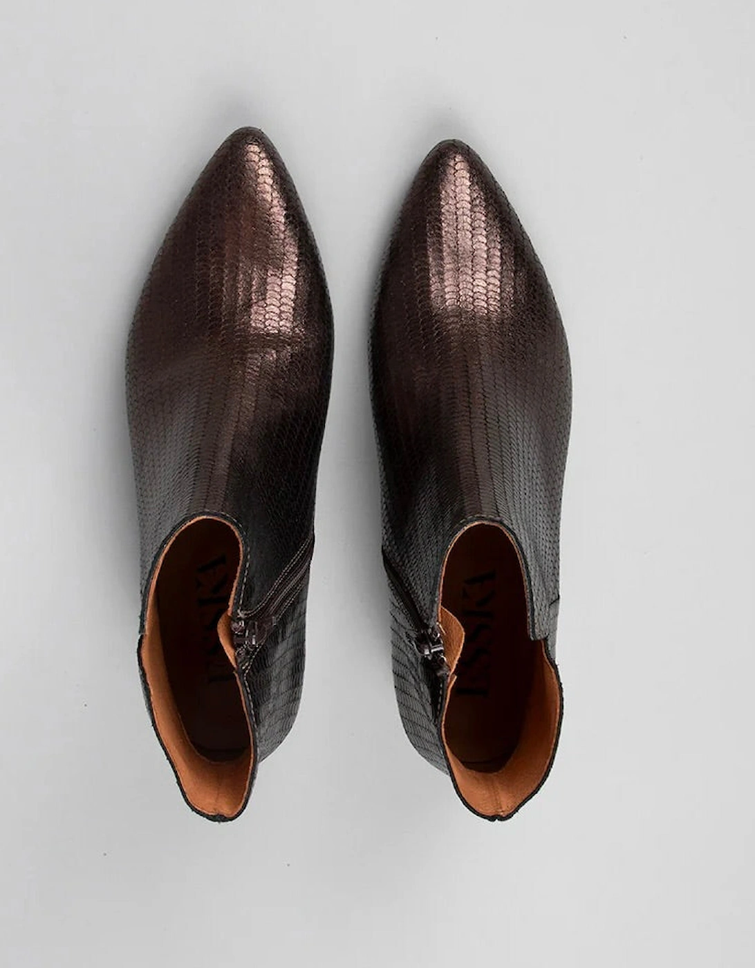 LEISEL BOOTS IN DARK BROWN