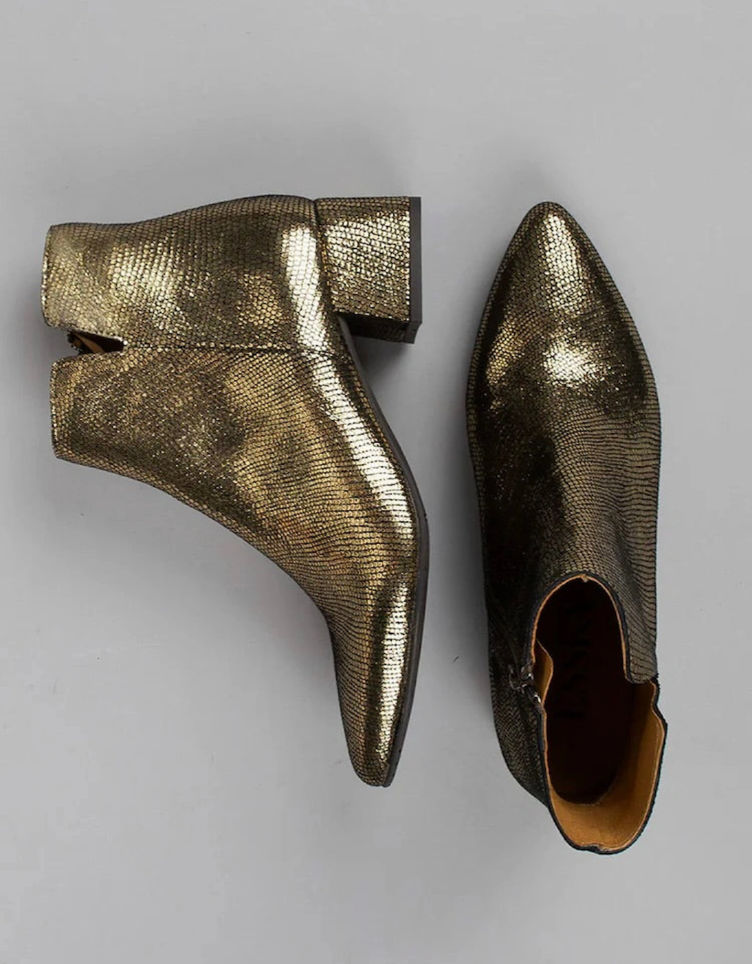 LEISEL BOOTS IN ONYX