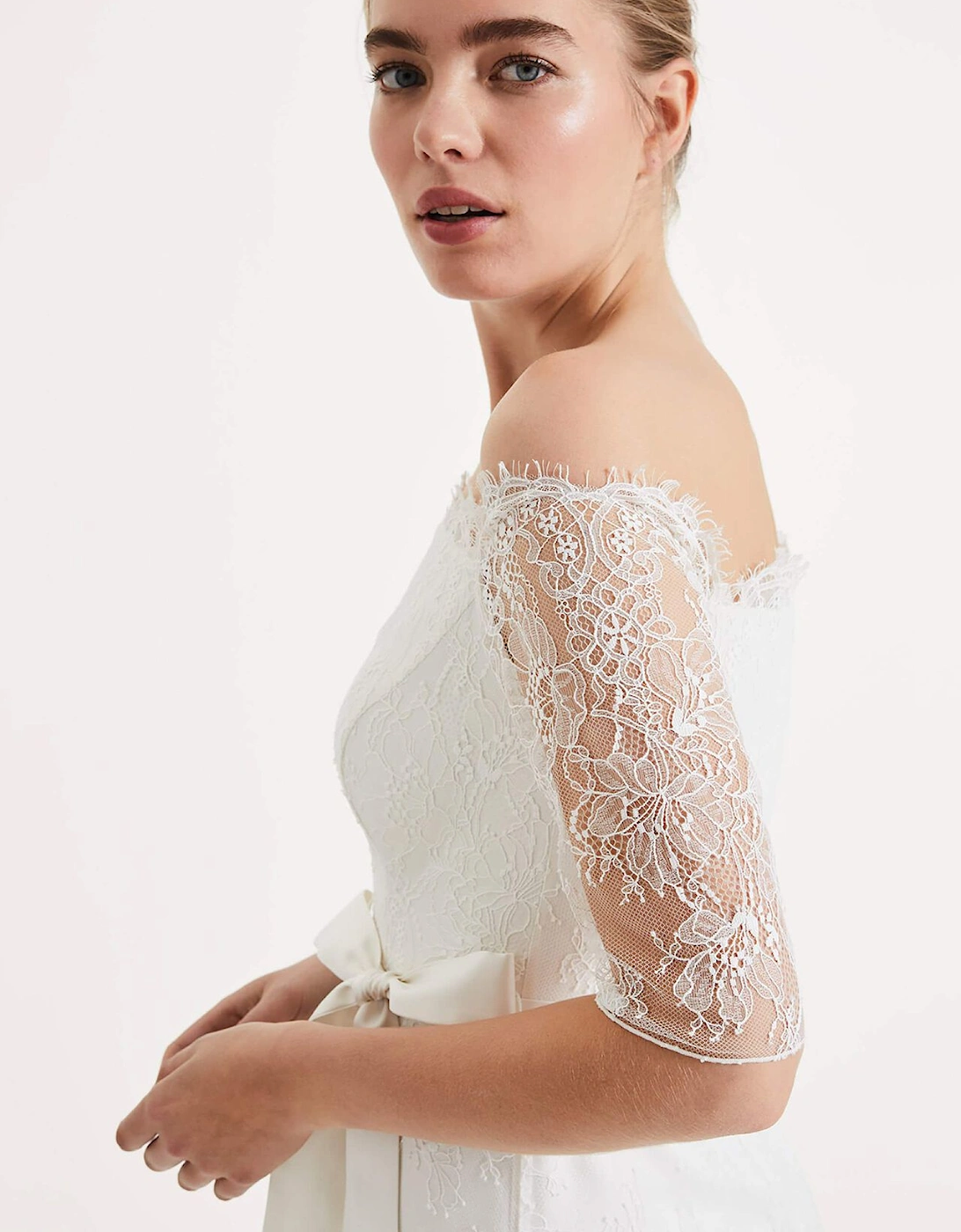 Evette Lace Wedding Dress