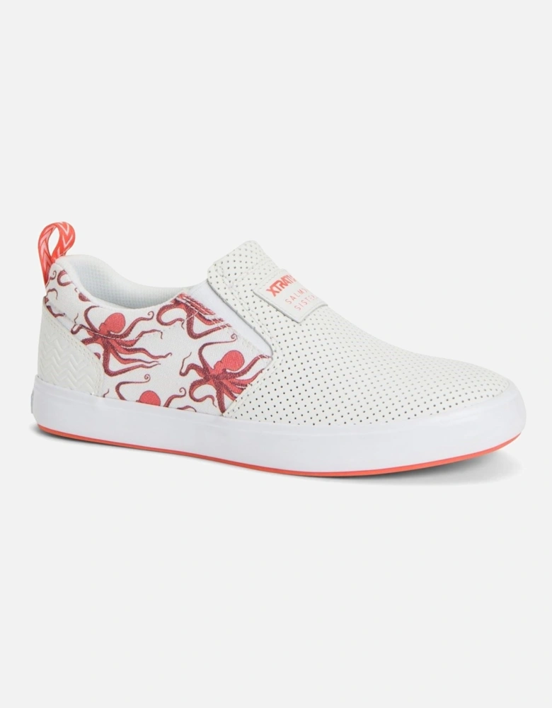 model Sharkbyte Canvas Deck Shoe Female in Cream