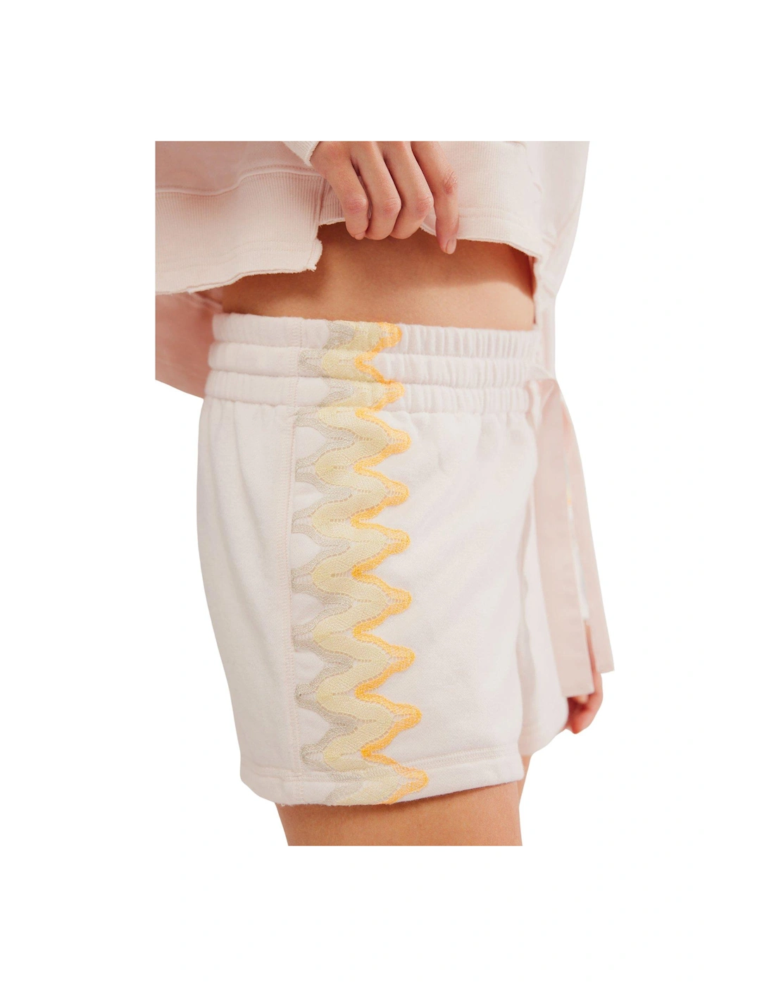 Women's Movement Feeling Wavy Shorts - Cream