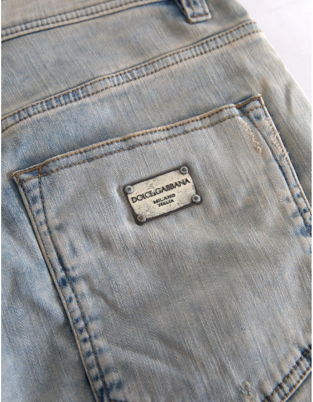 Mid Waist Skinny Jeans with Zipper Closure and Logo Details. Women -