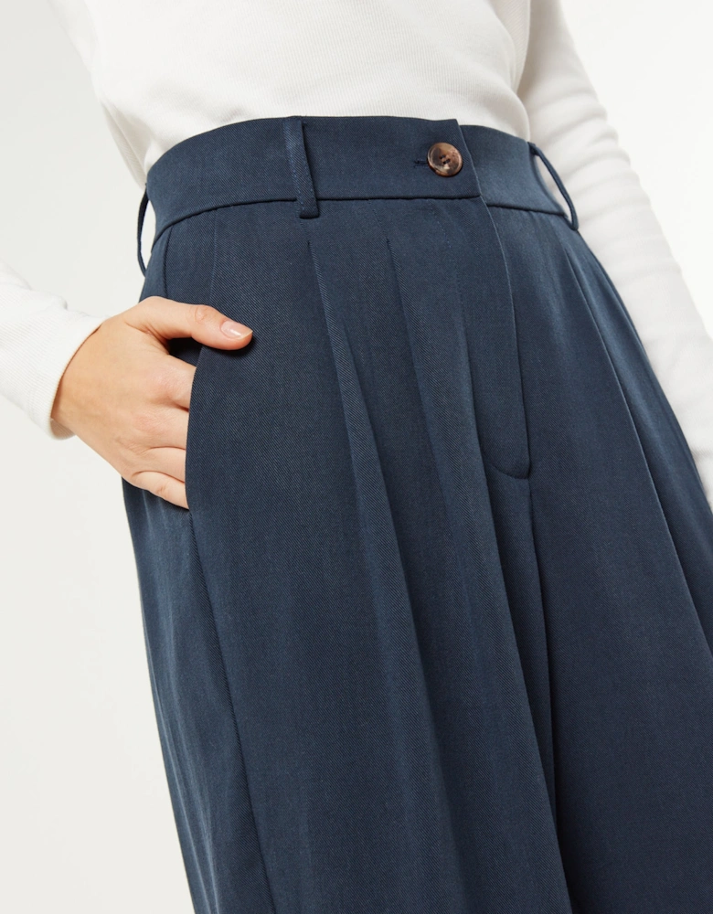 Cinnamon Straight Leg Trousers in Navy