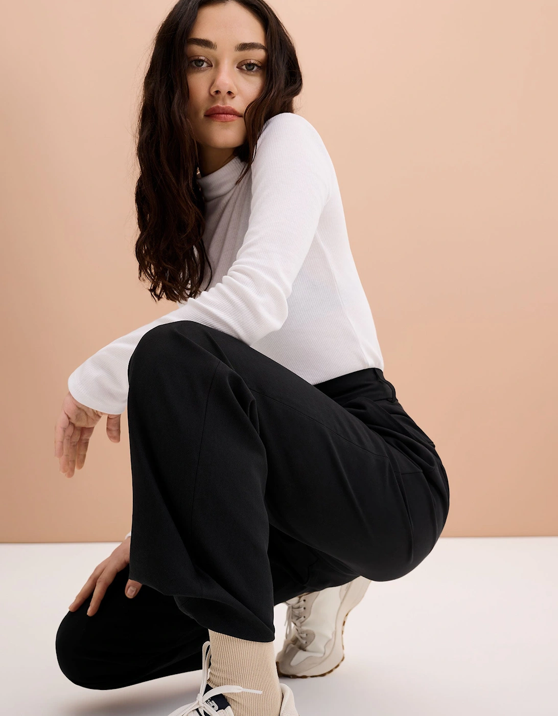 Cinnamon Relaxed Trousers in Black