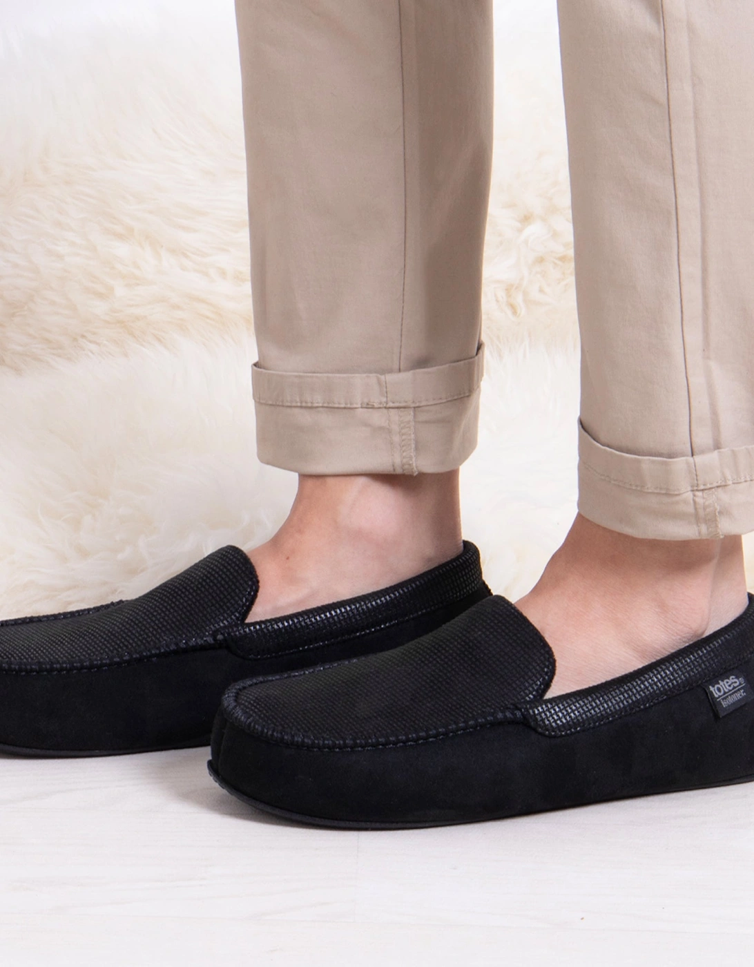 Isotoner SQUARE PATTERNED SMART MOCCASIN Mens Moccasin Slippers Black