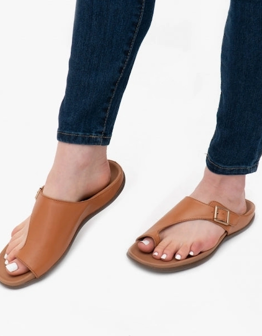 JAVA Womens Leather Toe Post Sandals Tan