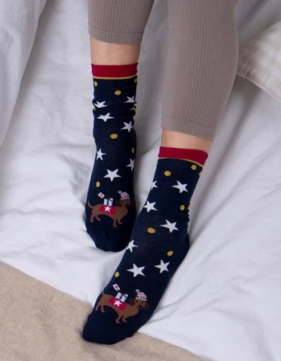 Totes Women's Multi Isotoner Novelty Ankle Socks Dog - Size: 13/6.5/7/7.5/11.5/5/12/5.5/12.5/6/10/3.5/10.5/4/11/4.5/8/2/9/2.5/9.5/3/One Size