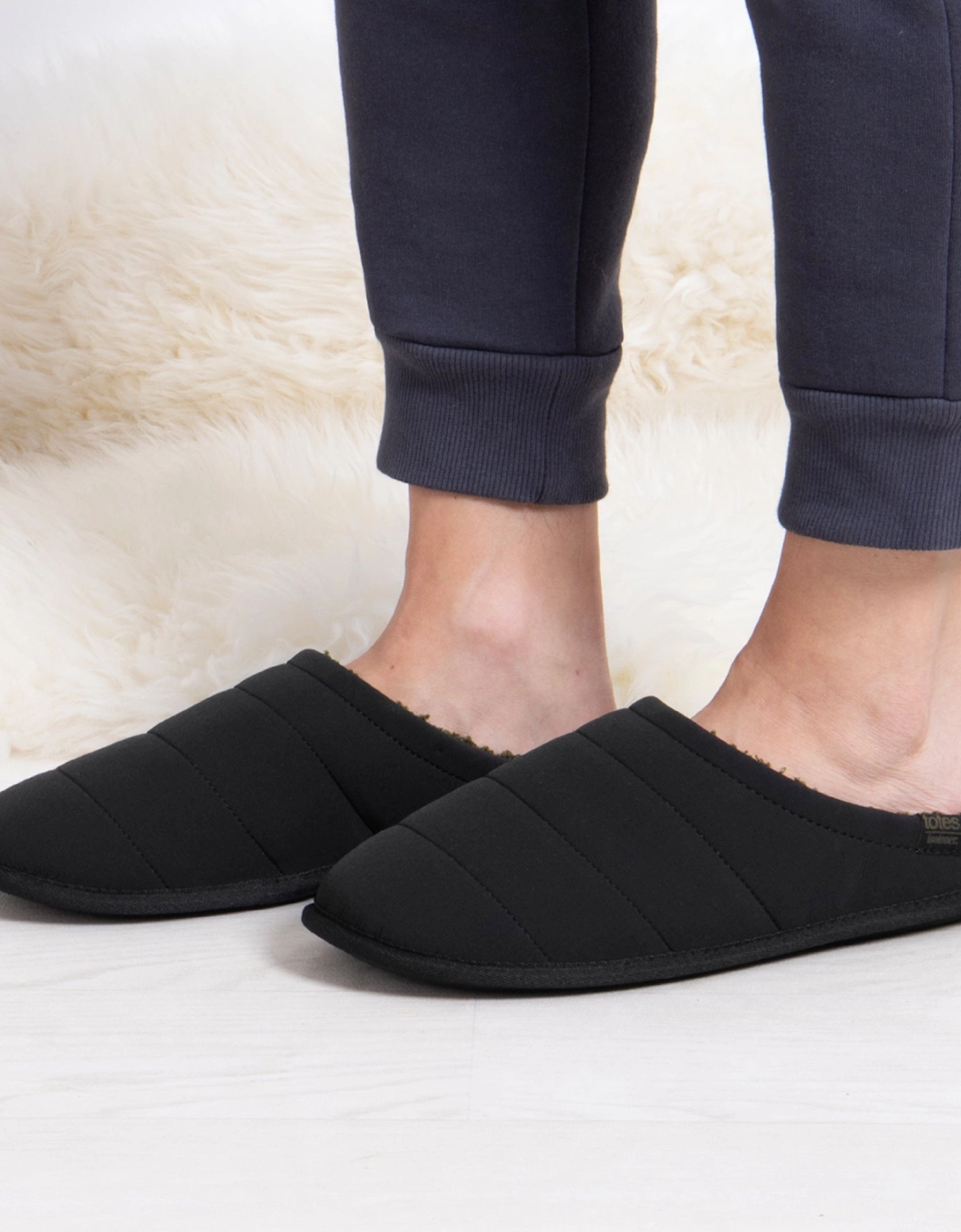 Isotoner SPORT QUILTED MULE WITH COSY LINING Mens Mule Slippers Black