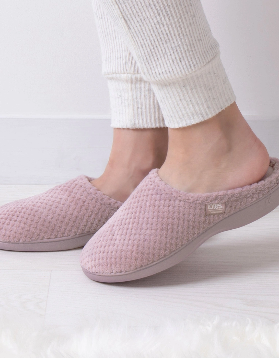 Isotoner POPCORN Terry Mule Slippers Womens Dusky Pink