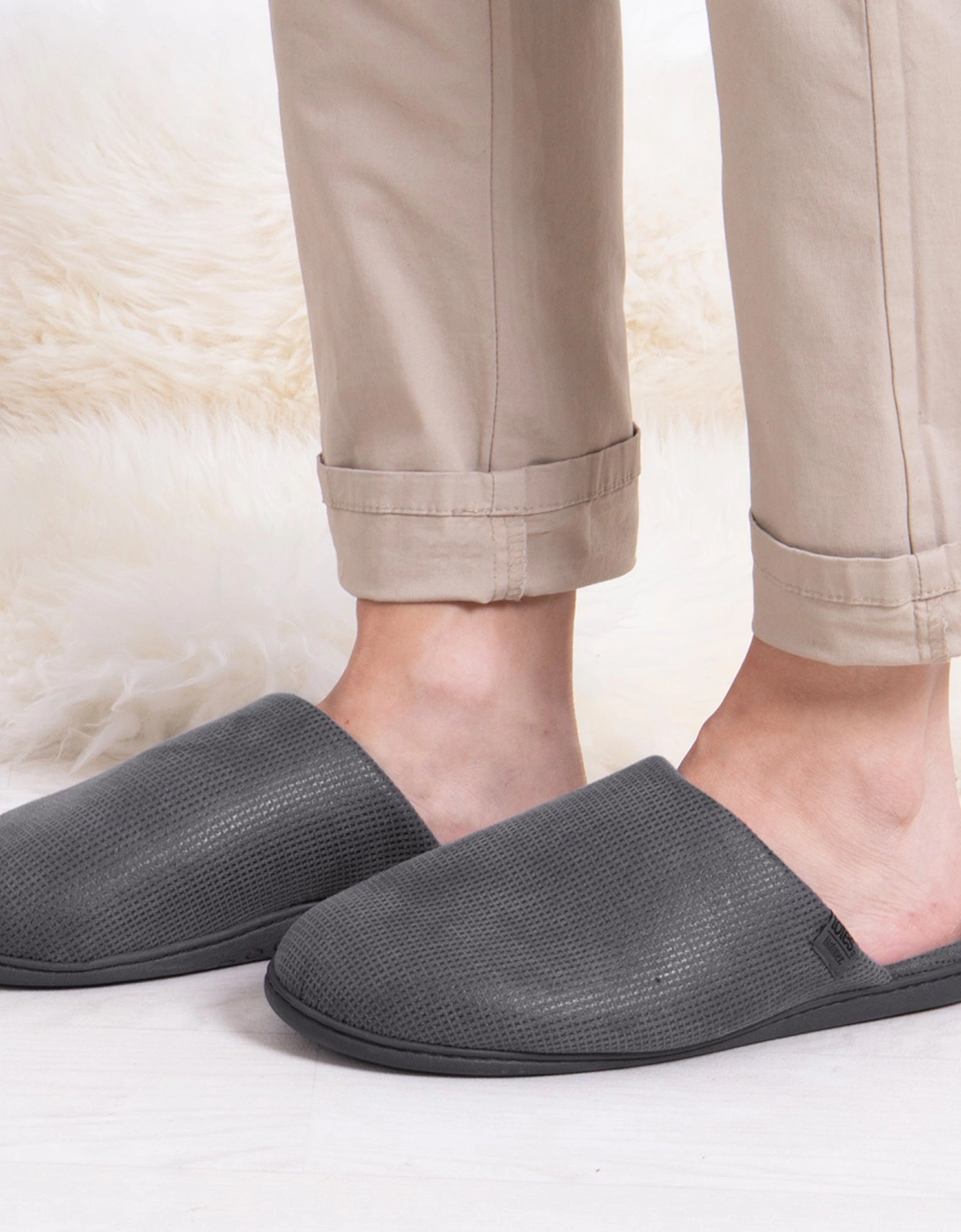 Isotoner SQUARE PATTERNED SMART MULE Mens Mule Slippers Grey