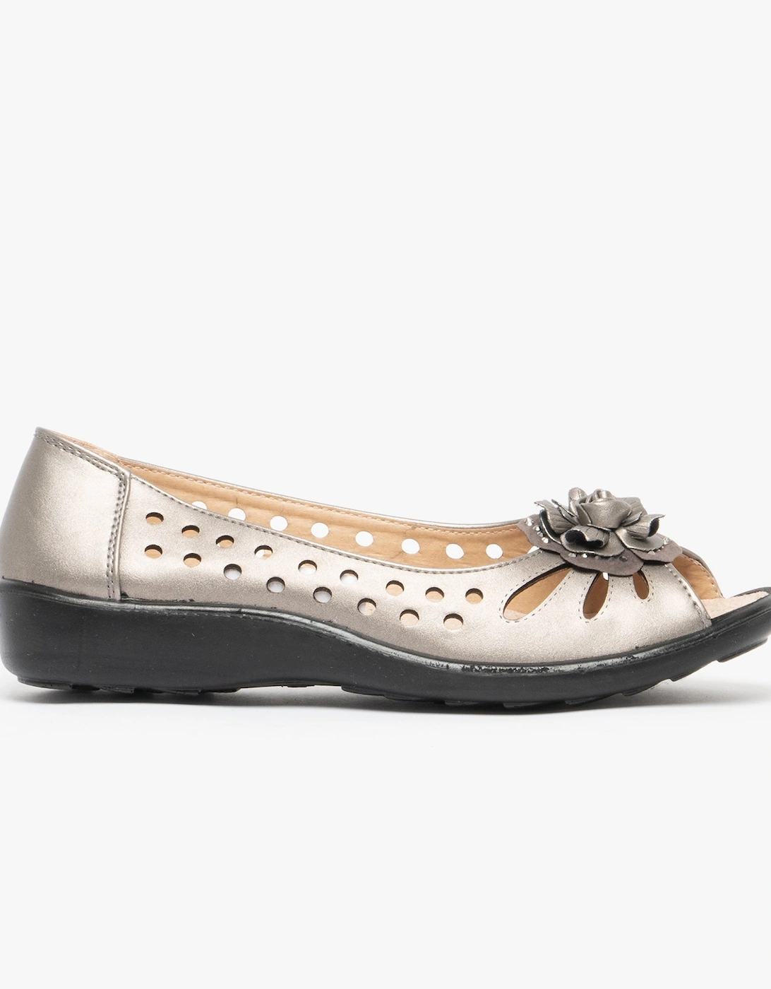 DAYNA Womens Faux Leather Flower Peep Toe Flats Pewter