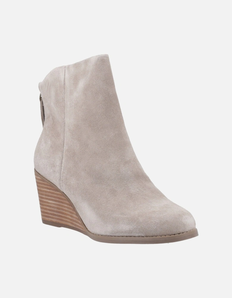 model Casey Ankle Boot Female in Natural