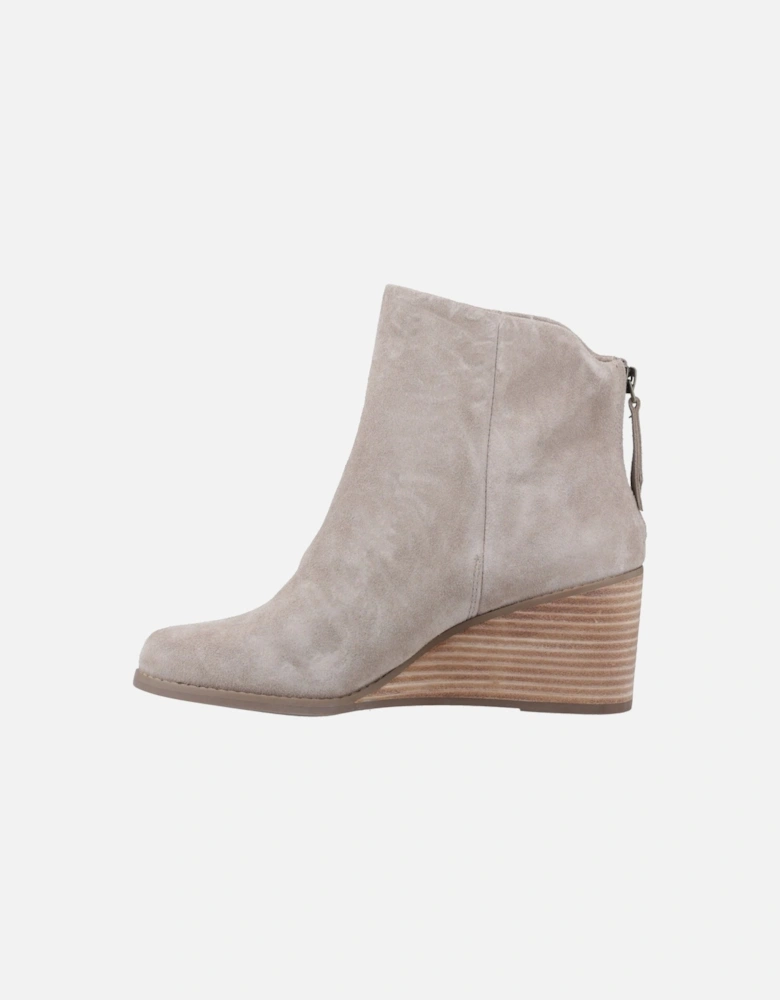 model Casey Ankle Boot Female in Natural