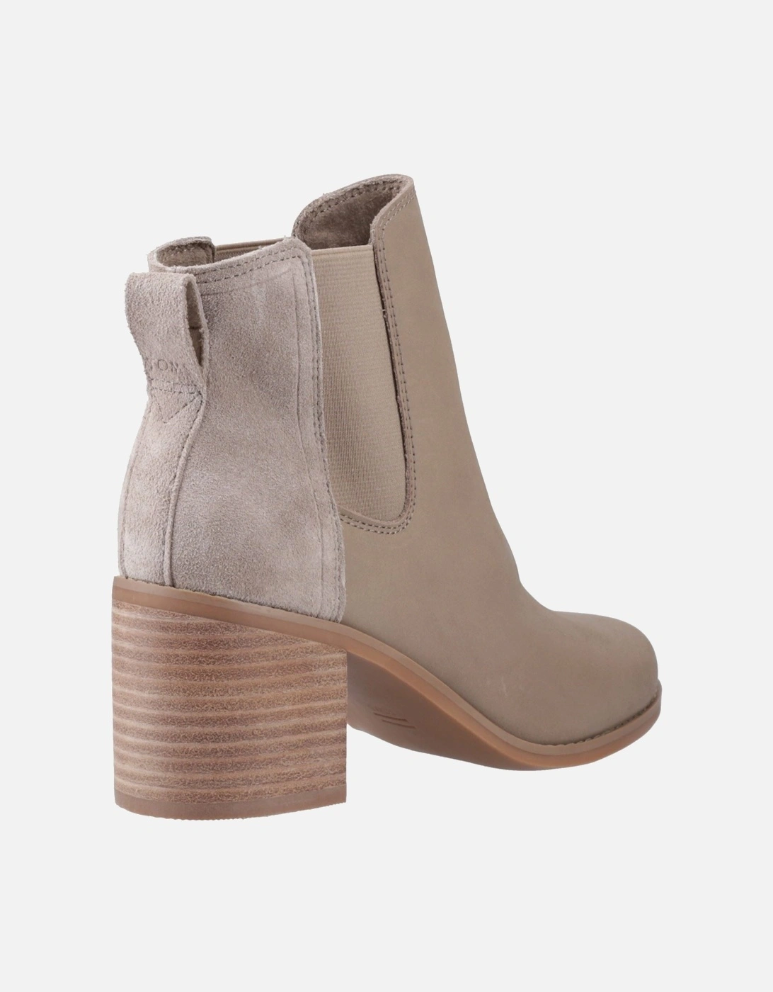 model Evelyn Chelsea Boot Female in Natural