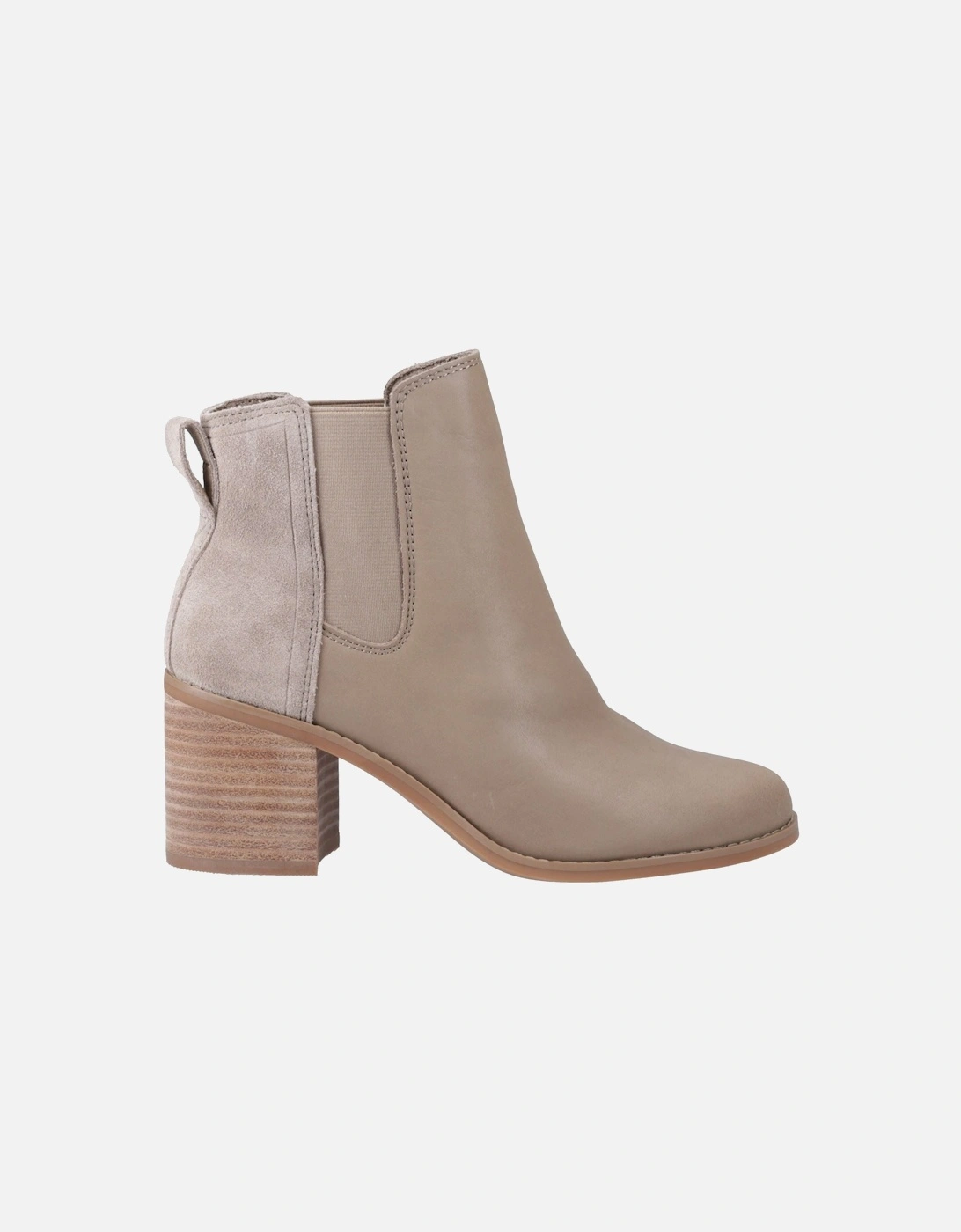 model Evelyn Chelsea Boot Female in Natural