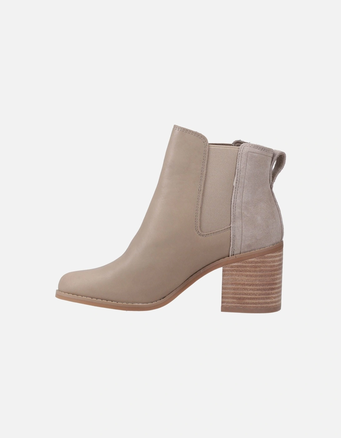 model Evelyn Chelsea Boot Female in Natural