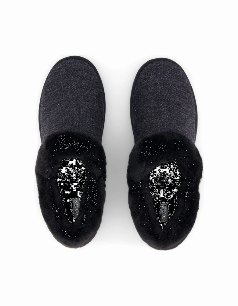 model Oslo Slipper Female in Black