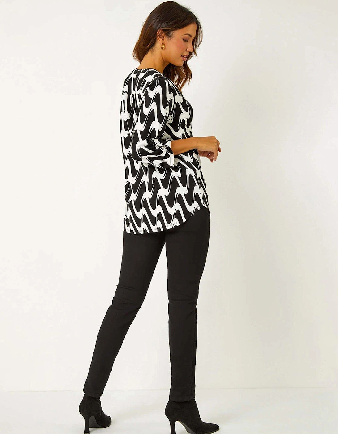 Geometric Print V-neck Stretch Blouse - Black